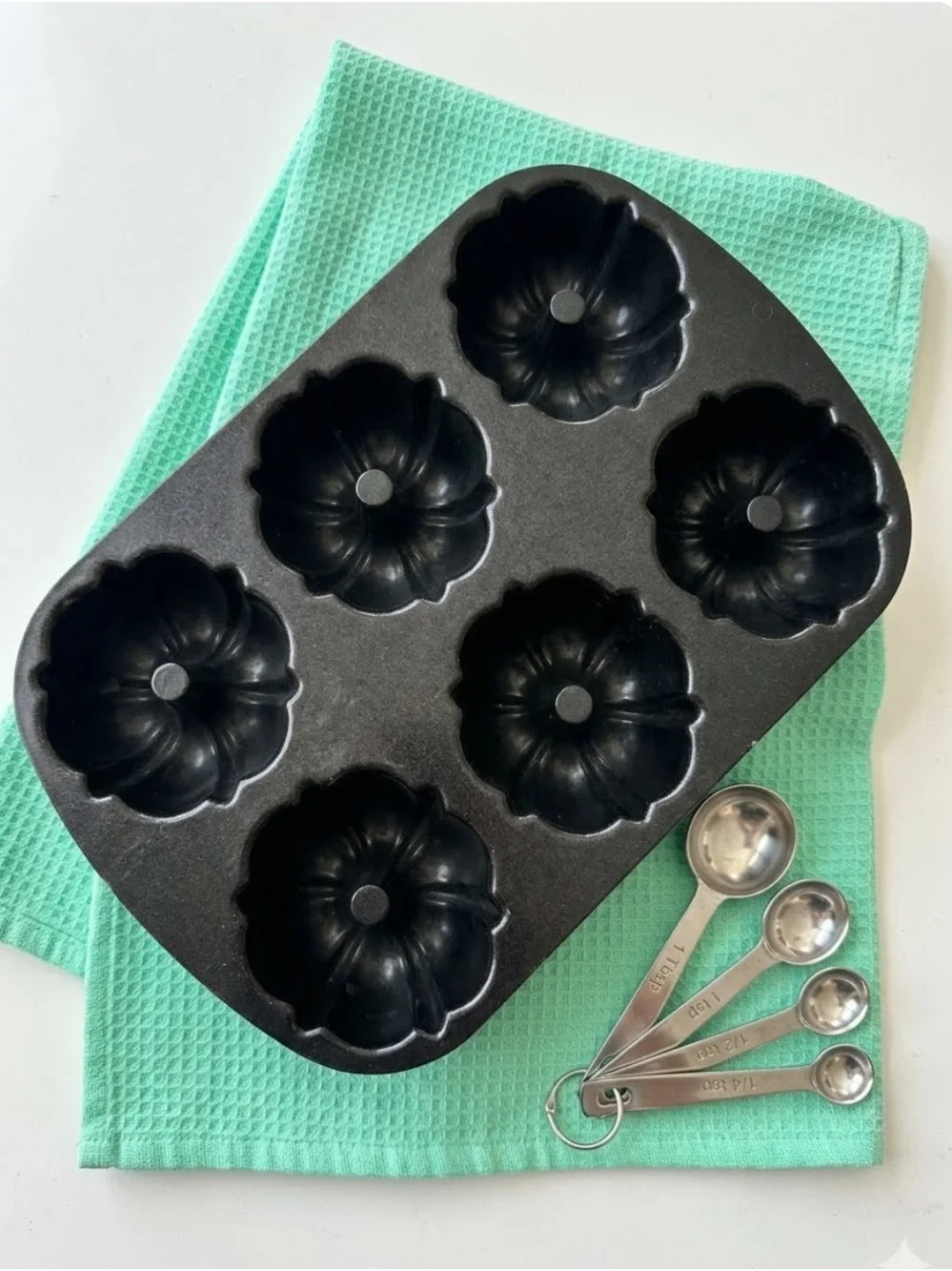 Vintage Nordic Ware Bundt-Lette 6 Cup Mini Bundt Cake Cast Aluminum Baking Pan